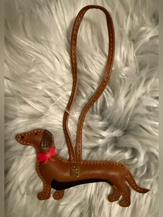 Handbags - Chocolate/Tan Dachshund Dog Bag Charm with Pink Bow. 🎀